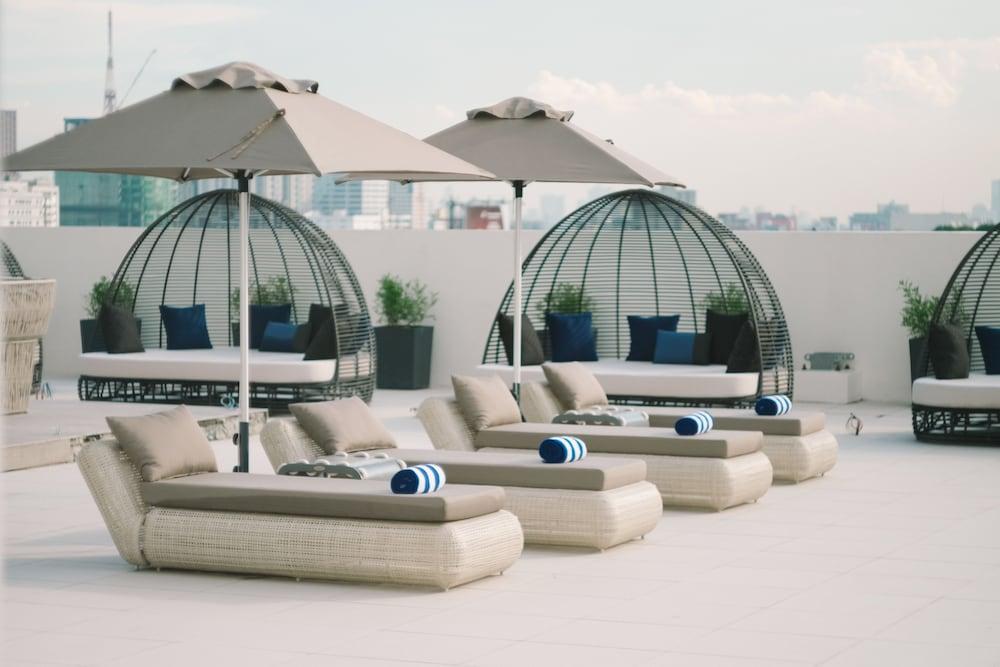 Seda Vertis North Quezon City Extérieur photo The rooftop pool at the hotel