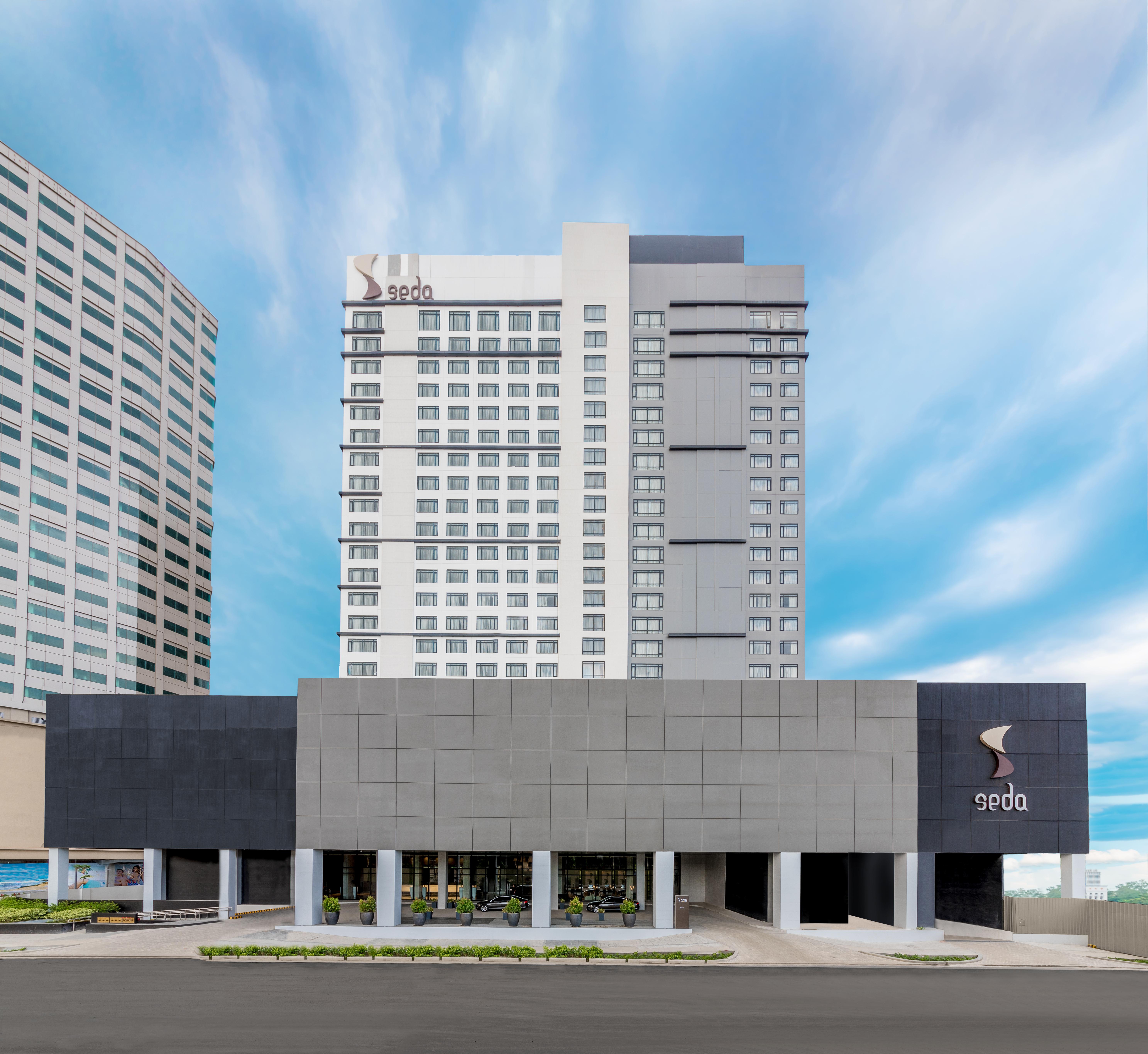 Seda Vertis North Quezon City Extérieur photo The Seda Hotel in Iloilo City