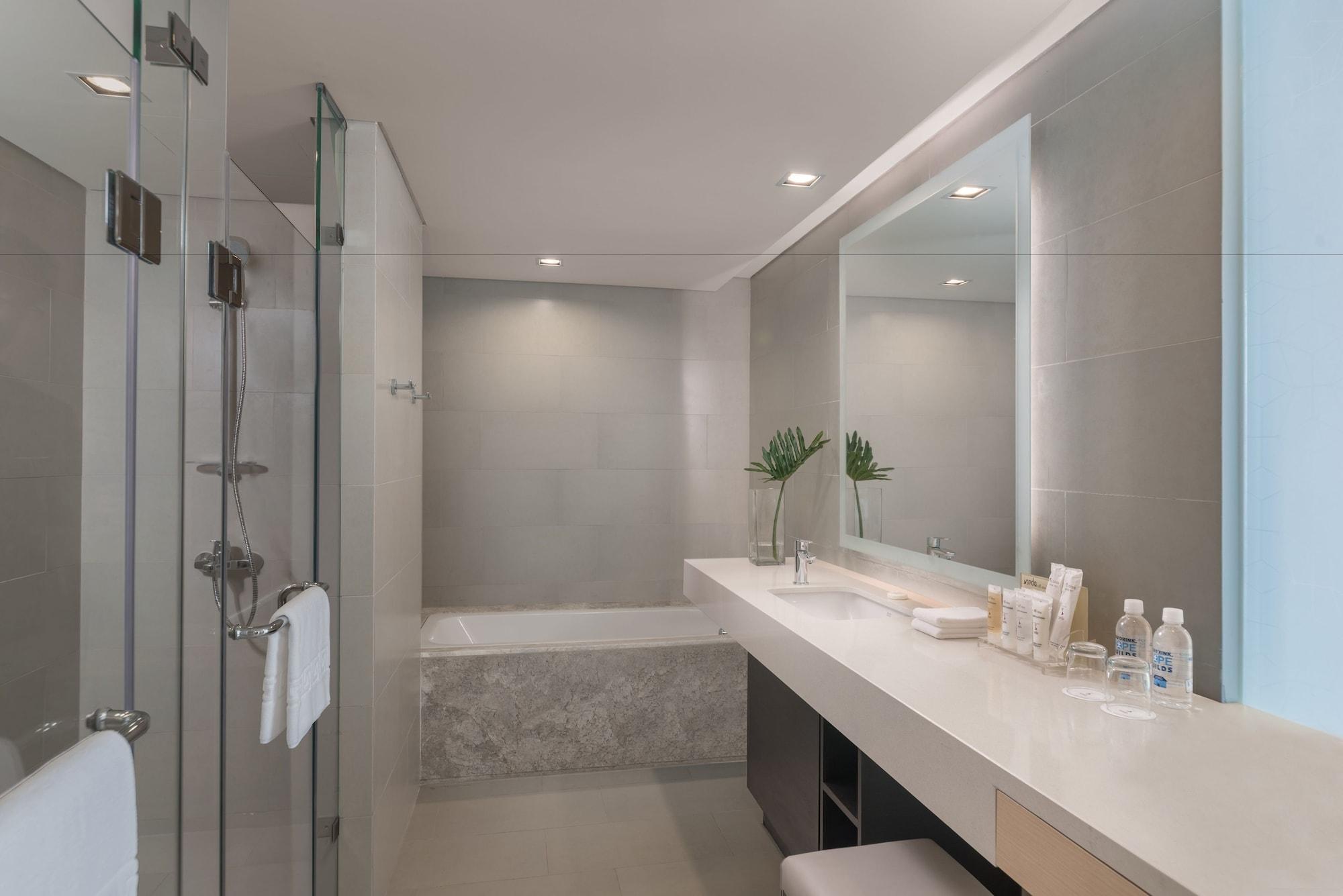 Seda Vertis North Quezon City Extérieur photo Bathroom