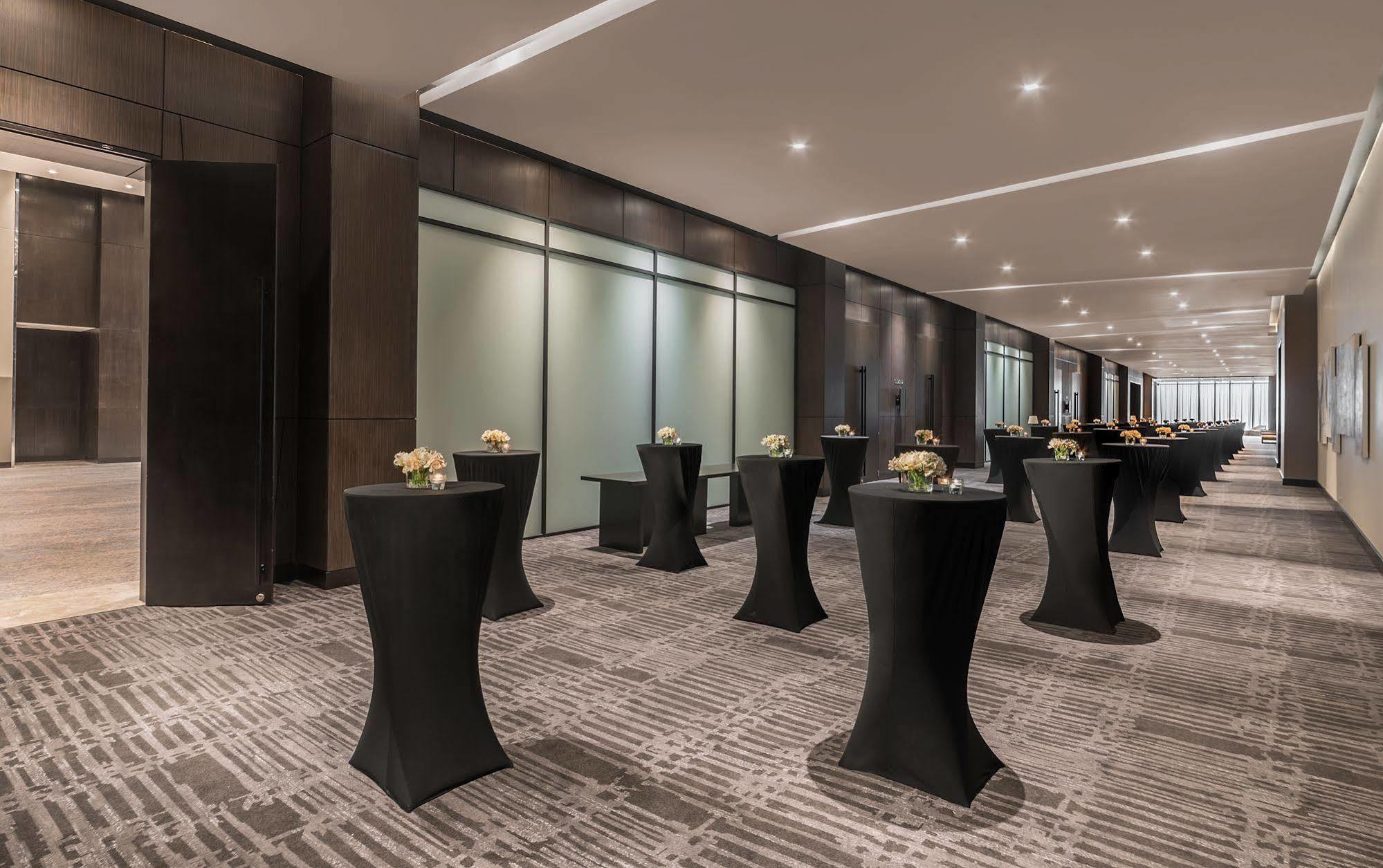 Seda Vertis North Quezon City Extérieur photo The Westin Mumbai International Airport